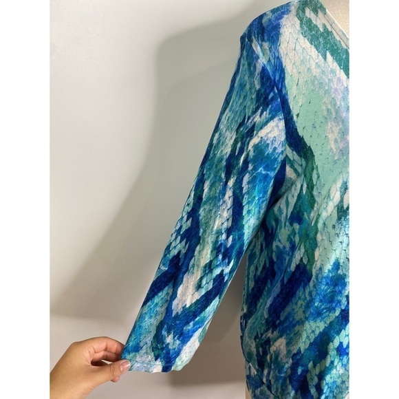 Chicos Snake Skin Print Scoop Neck Long Sleeve Top - Picture 4 of 10